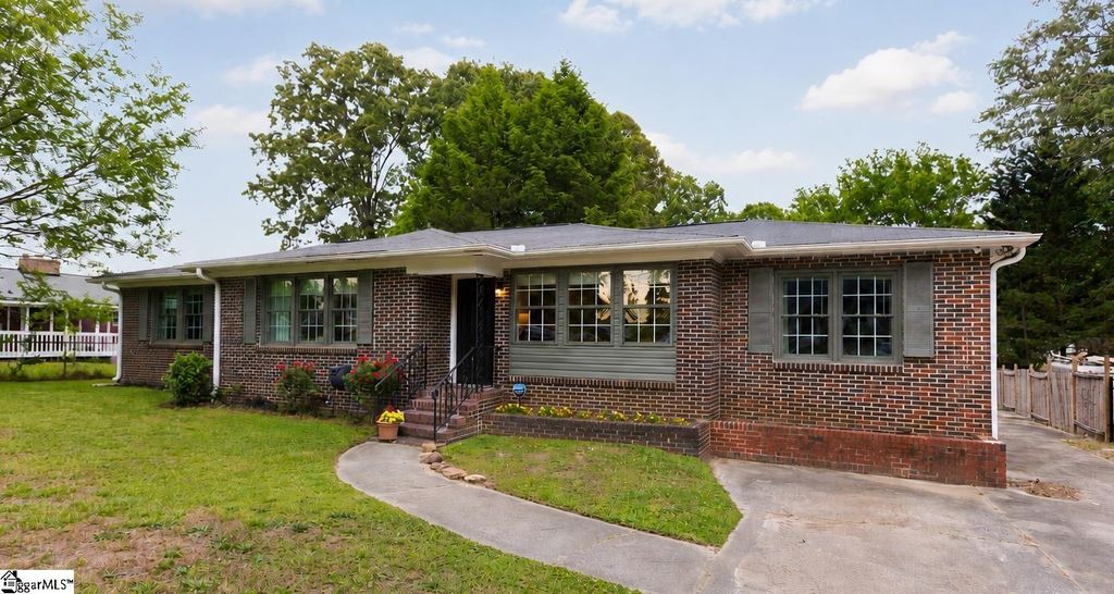 1 Oakdale Drive, Greenville, SC 29617