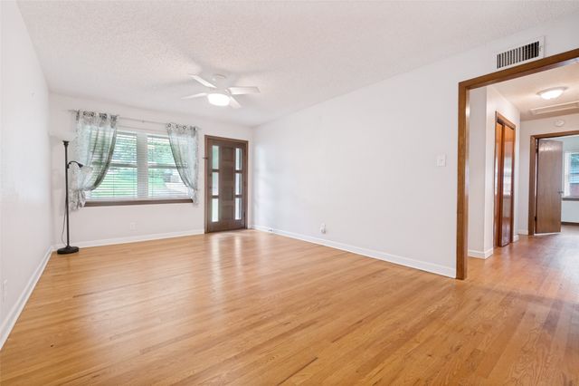 1506 Briarwood Boulevard, Arlington, TX 76013