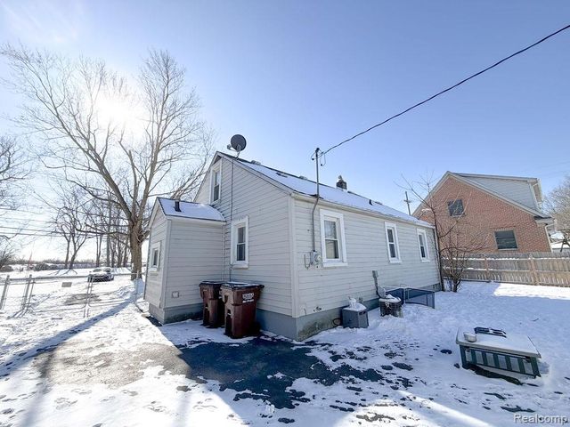 21018 Huron River Drive, Rockwood, MI 48173