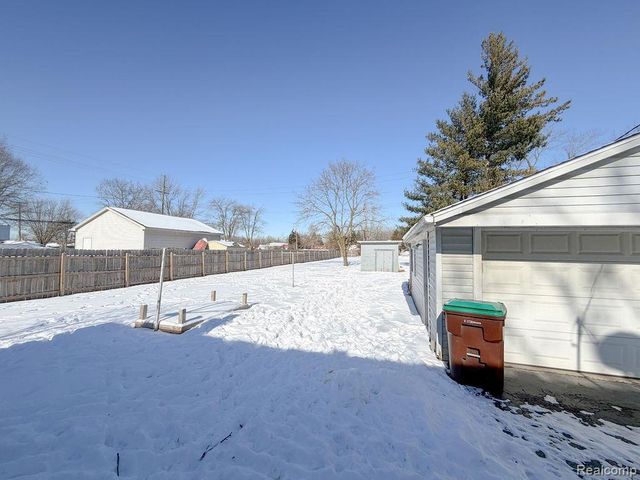 21018 Huron River Drive, Rockwood, MI 48173