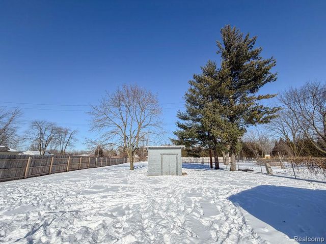 21018 Huron River Drive, Rockwood, MI 48173