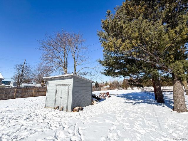 21018 Huron River Drive, Rockwood, MI 48173