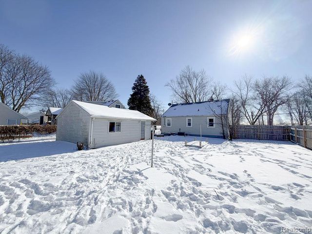 21018 Huron River Drive, Rockwood, MI 48173