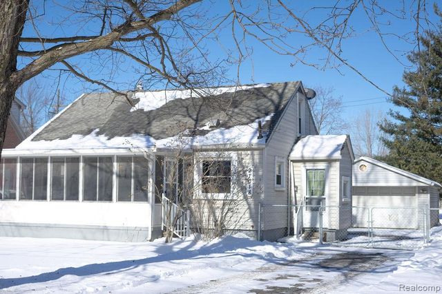 21018 Huron River Drive, Rockwood, MI 48173