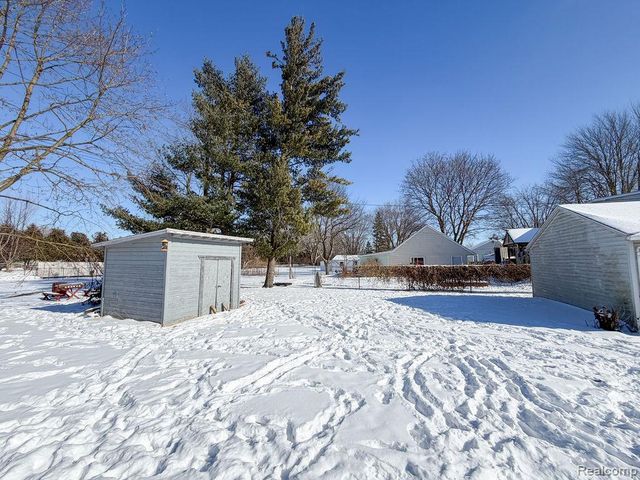 21018 Huron River Drive, Rockwood, MI 48173