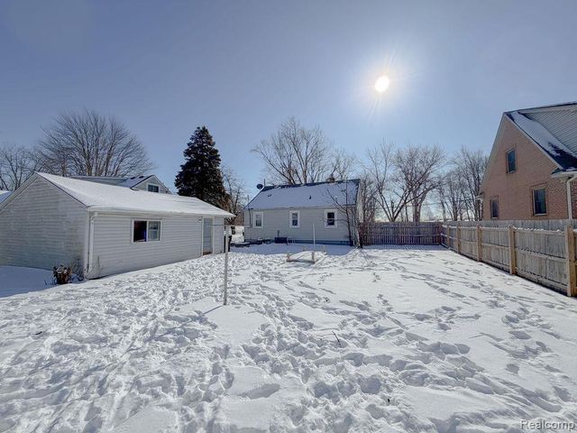 21018 Huron River Drive, Rockwood, MI 48173