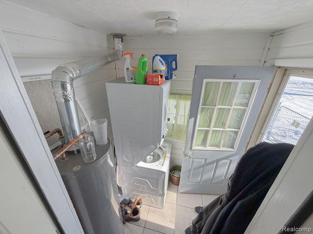 21018 Huron River Drive, Rockwood, MI 48173