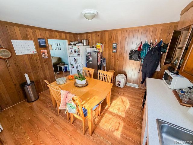 21018 Huron River Drive, Rockwood, MI 48173