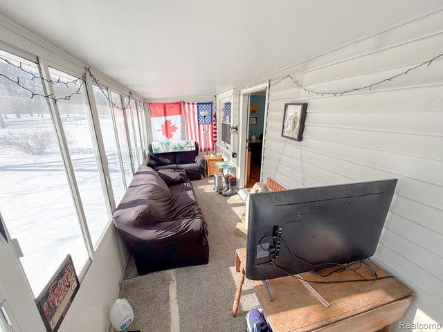 21018 Huron River Drive, Rockwood, MI 48173