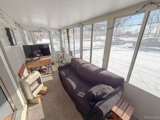 21018 Huron River Drive, Rockwood, MI 48173