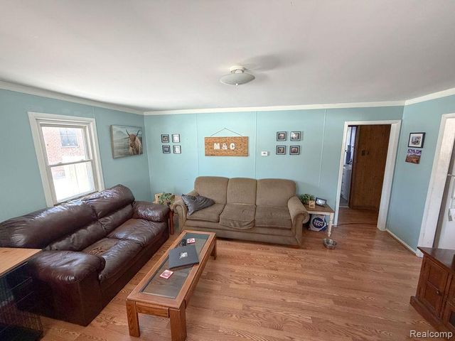 21018 Huron River Drive, Rockwood, MI 48173