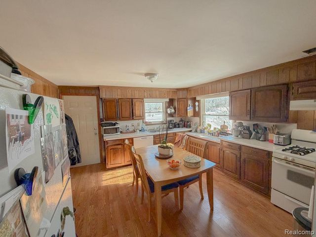 21018 Huron River Drive, Rockwood, MI 48173