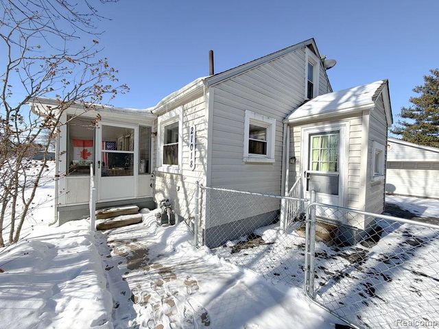 21018 Huron River Drive, Rockwood, MI 48173