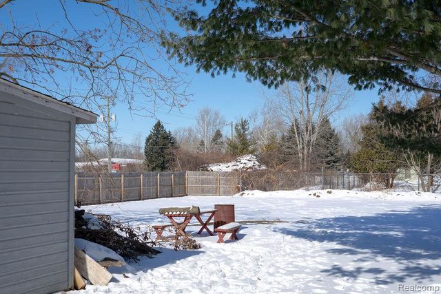 21018 Huron River Drive, Rockwood, MI 48173