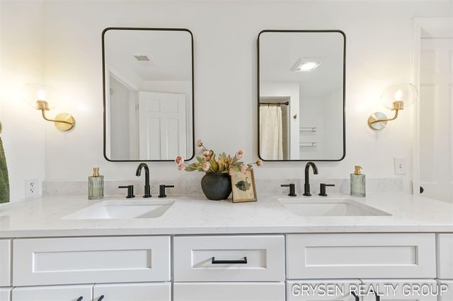 2735 Barfield Drive, Grand Rapids, MI 49546