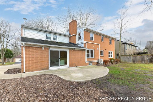 2735 Barfield Drive, Grand Rapids, MI 49546