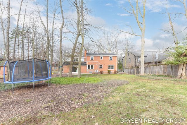 2735 Barfield Drive, Grand Rapids, MI 49546