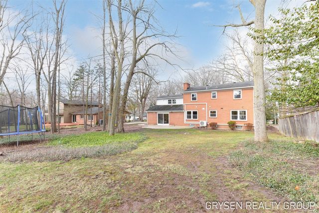 2735 Barfield Drive, Grand Rapids, MI 49546