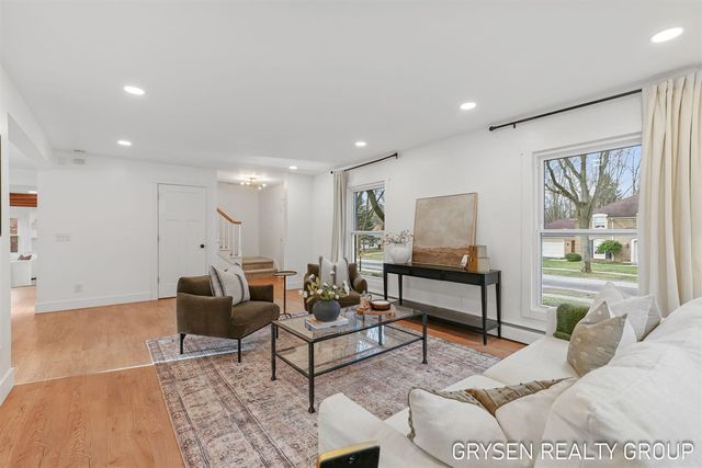 2735 Barfield Drive, Grand Rapids, MI 49546