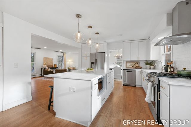 2735 Barfield Drive, Grand Rapids, MI 49546