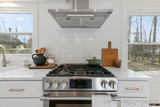 2735 Barfield Drive, Grand Rapids, MI 49546