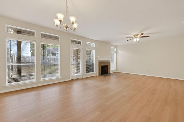 18 W Greenhill Terrace Place, The Woodlands, TX 77382