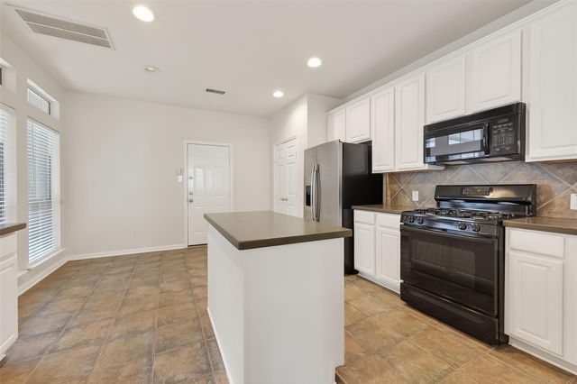 18 W Greenhill Terrace Place, The Woodlands, TX 77382