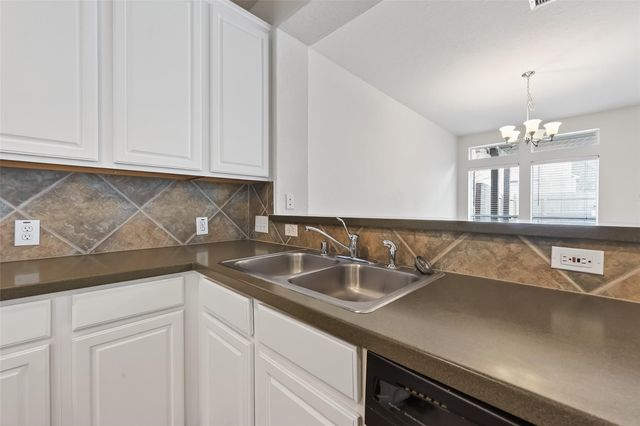 18 W Greenhill Terrace Place, The Woodlands, TX 77382