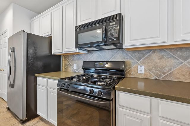 18 W Greenhill Terrace Place, The Woodlands, TX 77382