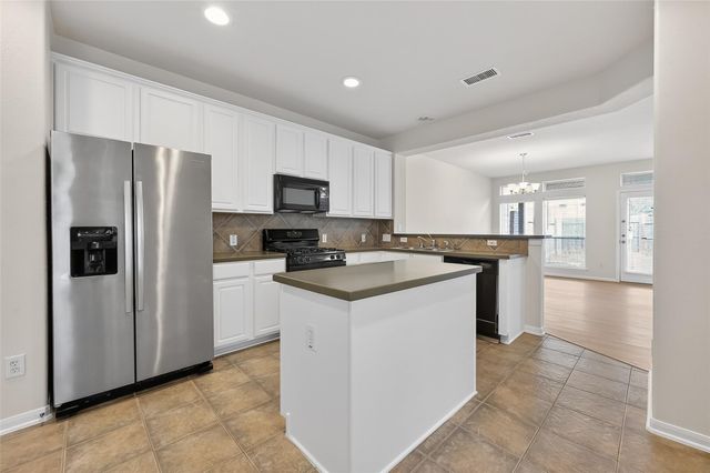 18 W Greenhill Terrace Place, The Woodlands, TX 77382