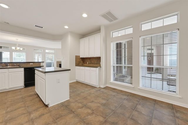 18 W Greenhill Terrace Place, The Woodlands, TX 77382