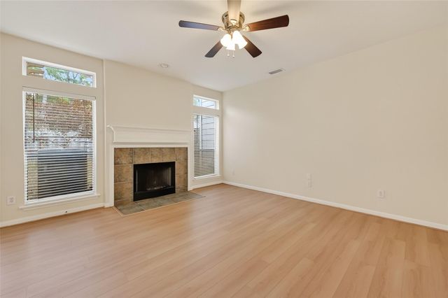 18 W Greenhill Terrace Place, The Woodlands, TX 77382