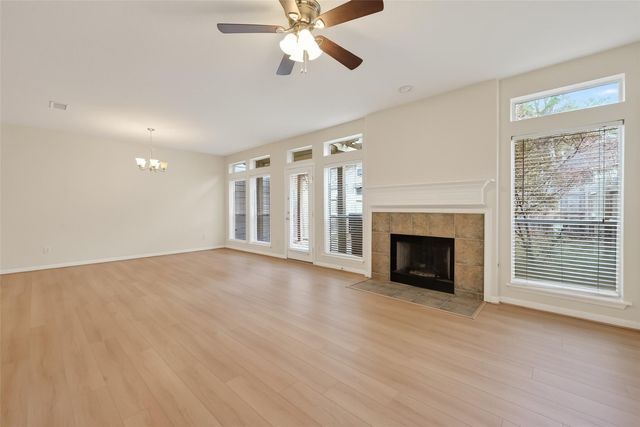 18 W Greenhill Terrace Place, The Woodlands, TX 77382