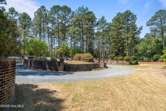 1650 Youngs Road, Vass, NC 28394
