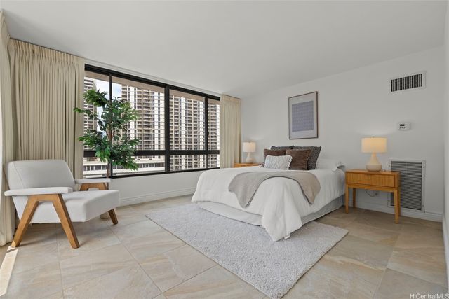 1910 Ala Moana Boulevard 16A, Honolulu, HI 96814