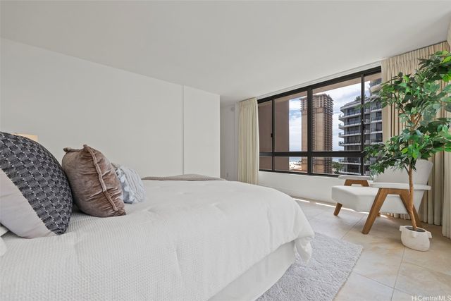 1910 Ala Moana Boulevard 16A, Honolulu, HI 96814