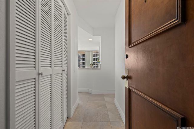 1910 Ala Moana Boulevard 16A, Honolulu, HI 96814