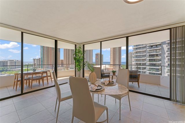 1910 Ala Moana Boulevard 16A, Honolulu, HI 96814