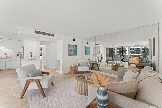 1910 Ala Moana Boulevard 16A, Honolulu, HI 96814