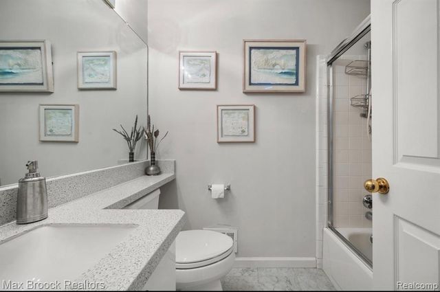 7269 Huntcliff, West Bloomfield, MI 48322