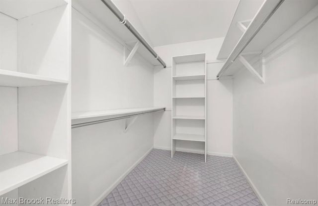 7269 Huntcliff, West Bloomfield, MI 48322