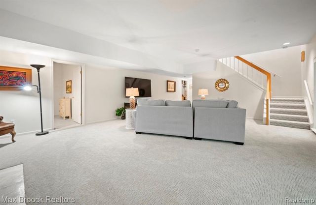 7269 Huntcliff, West Bloomfield, MI 48322