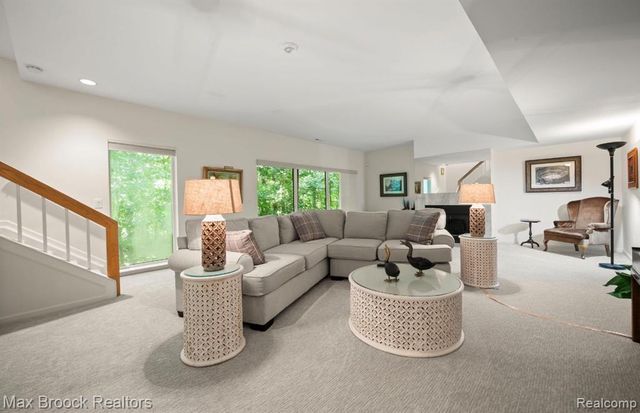 7269 Huntcliff, West Bloomfield, MI 48322