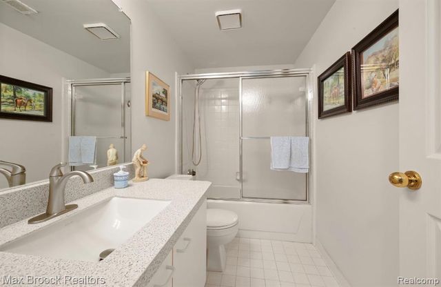 7269 Huntcliff, West Bloomfield, MI 48322