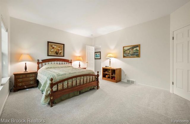 7269 Huntcliff, West Bloomfield, MI 48322