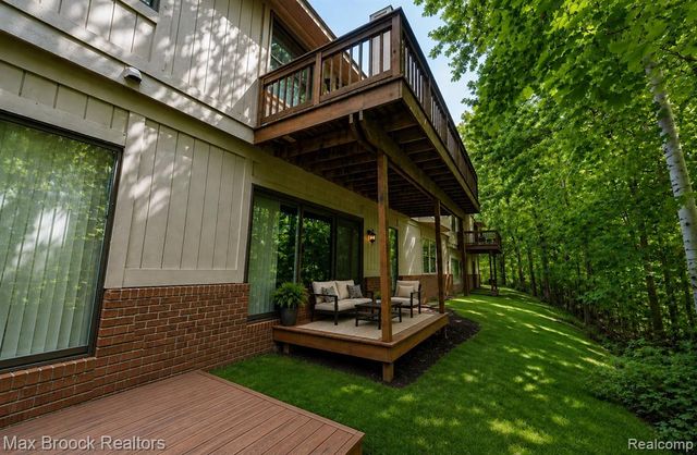 7269 Huntcliff, West Bloomfield, MI 48322
