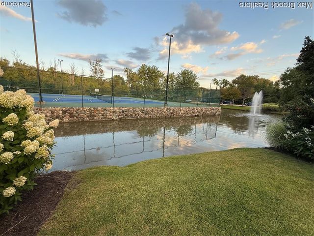 7269 Huntcliff, West Bloomfield, MI 48322