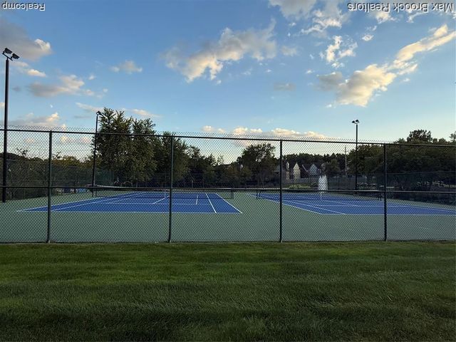 7269 Huntcliff, West Bloomfield, MI 48322