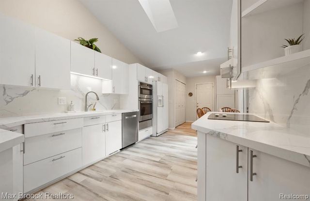 7269 Huntcliff, West Bloomfield, MI 48322