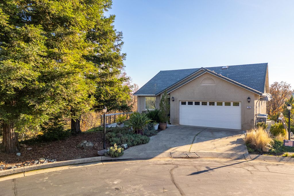 790 Volcano View Trail, Redding, CA 96003